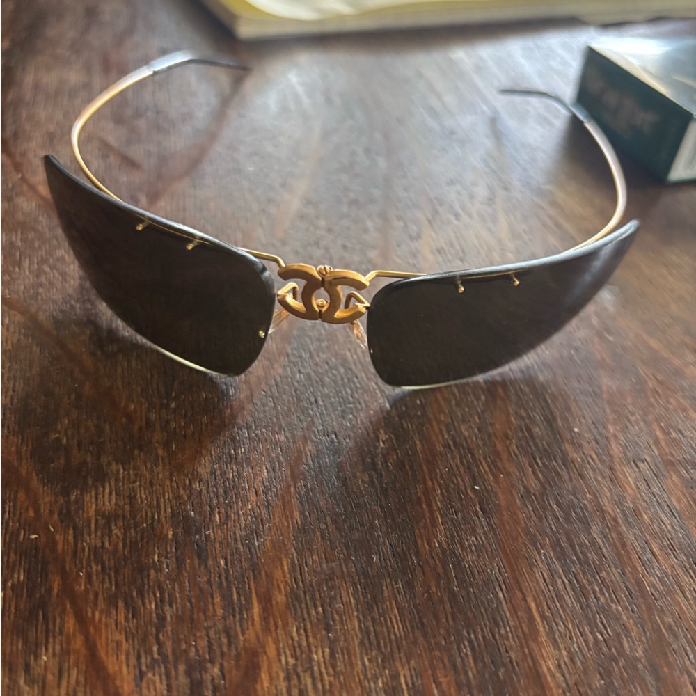 Chanel foldable sunglasses - Picture 3 of 6